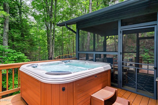 3282 Emerald Springs Loop, Pigeon Forge, TN 37862
