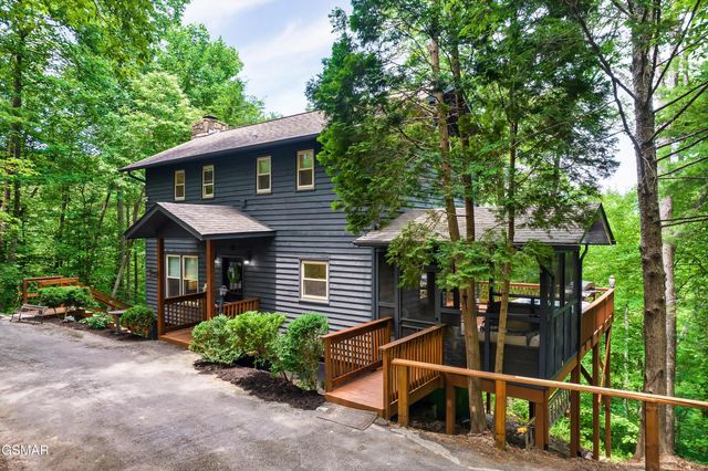 3282 Emerald Springs Loop, Pigeon Forge, TN 37862