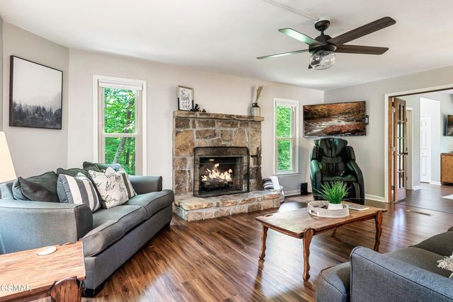 3282 Emerald Springs Loop, Pigeon Forge, TN 37862