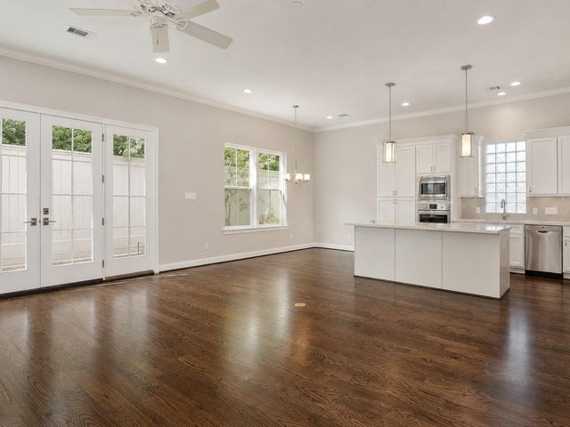 215 Willow Street, Shenandoah, TX 77384