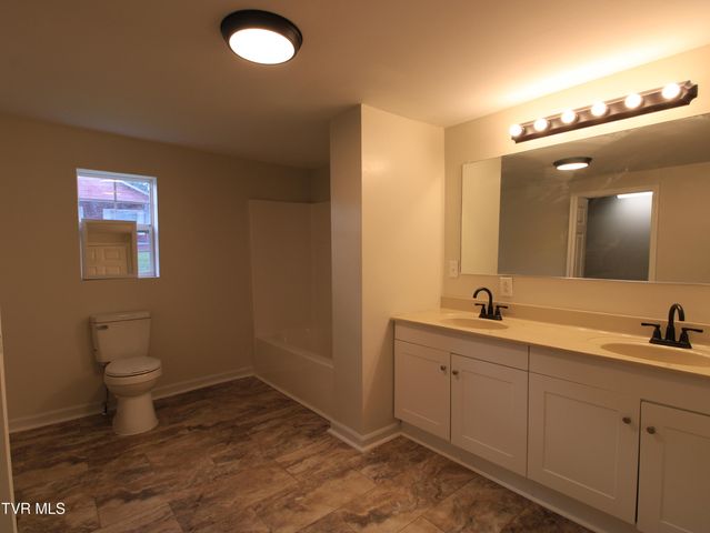 321 West Chilhowie Avenue, Johnson City, TN 37604