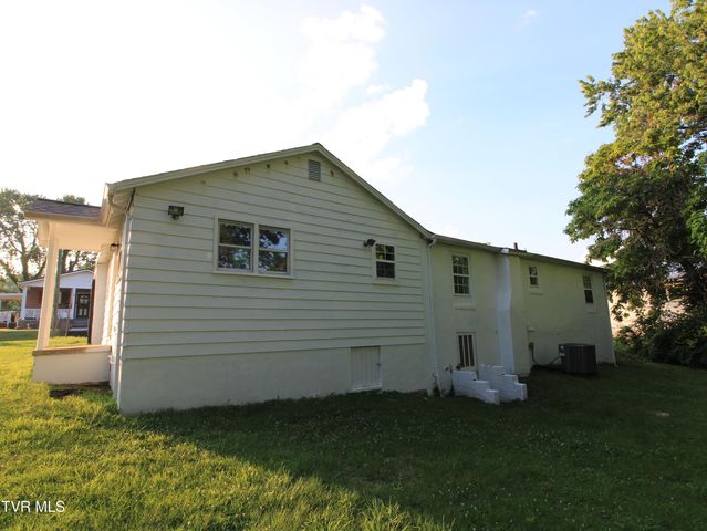 321 West Chilhowie Avenue, Johnson City, TN 37604