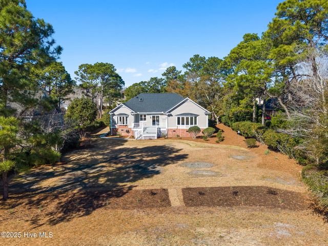 3223 St Andrews Circle SE, Southport, NC 28461
