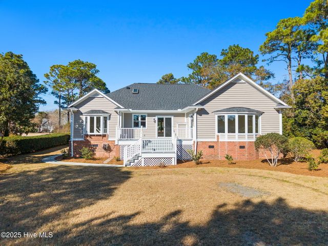 3223 St Andrews Circle SE, Southport, NC 28461