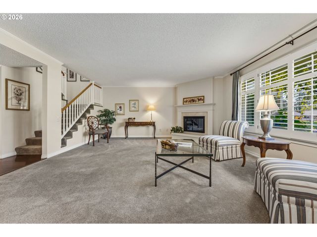 9520 Sw LAKESIDE Dr, Tigard, OR 97224