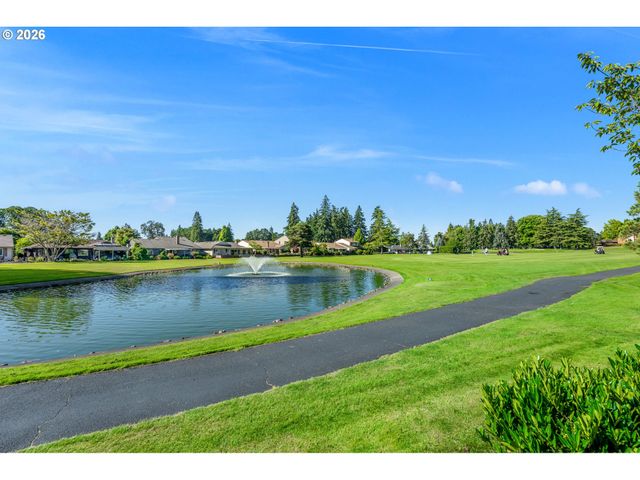 9520 Sw LAKESIDE Dr, Tigard, OR 97224