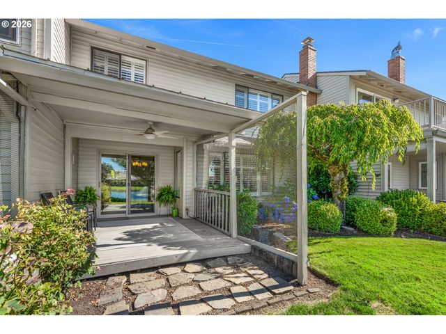 9520 Sw LAKESIDE Dr, Tigard, OR 97224