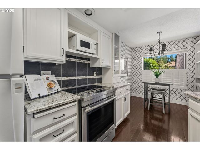 9520 Sw LAKESIDE Dr, Tigard, OR 97224