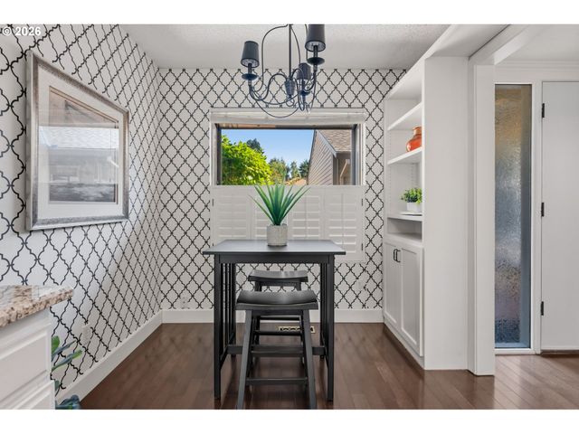 9520 Sw LAKESIDE Dr, Tigard, OR 97224