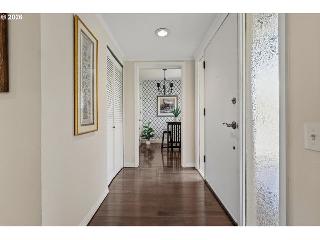 9520 Sw LAKESIDE Dr, Tigard, OR 97224