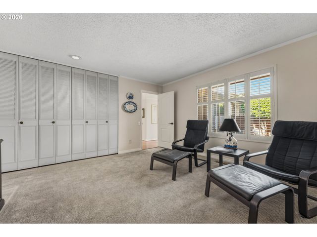 9520 Sw LAKESIDE Dr, Tigard, OR 97224