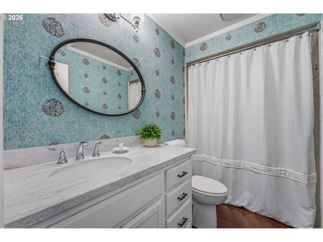 9520 Sw LAKESIDE Dr, Tigard, OR 97224