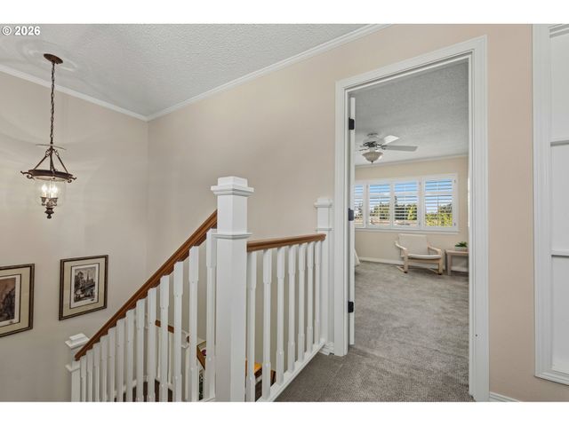 9520 Sw LAKESIDE Dr, Tigard, OR 97224
