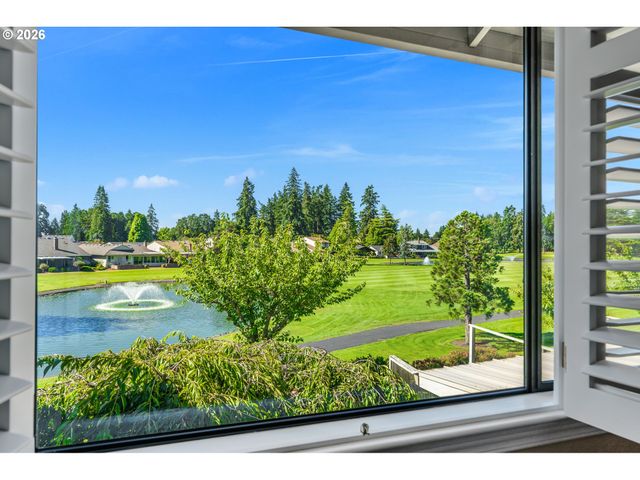 9520 Sw LAKESIDE Dr, Tigard, OR 97224