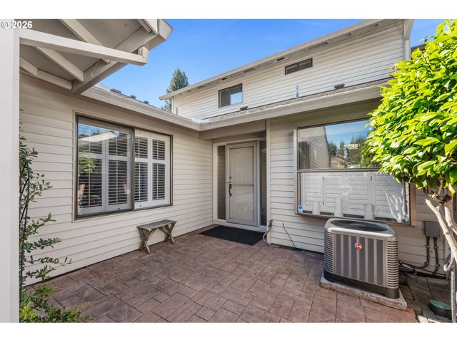 9520 Sw LAKESIDE Dr, Tigard, OR 97224