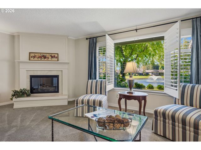 9520 Sw LAKESIDE Dr, Tigard, OR 97224