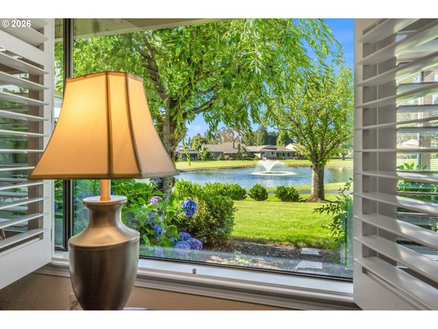 9520 Sw LAKESIDE Dr, Tigard, OR 97224