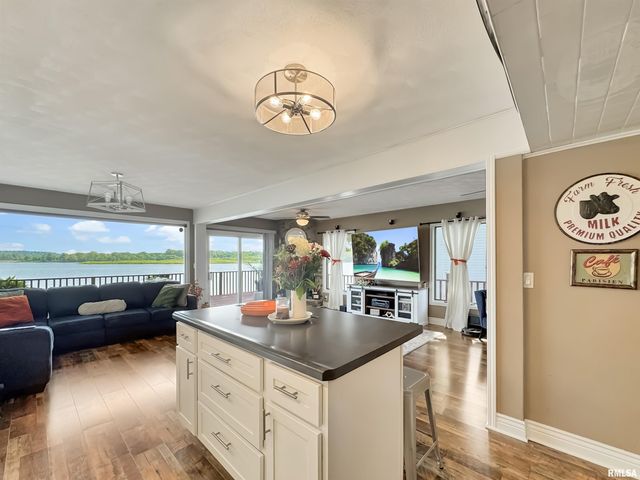 4218 N GALENA Road, Peoria, IL 61614