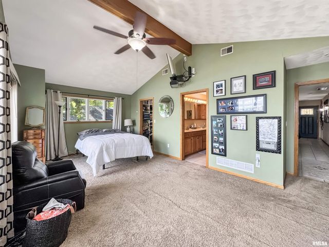 4218 N GALENA Road, Peoria, IL 61614