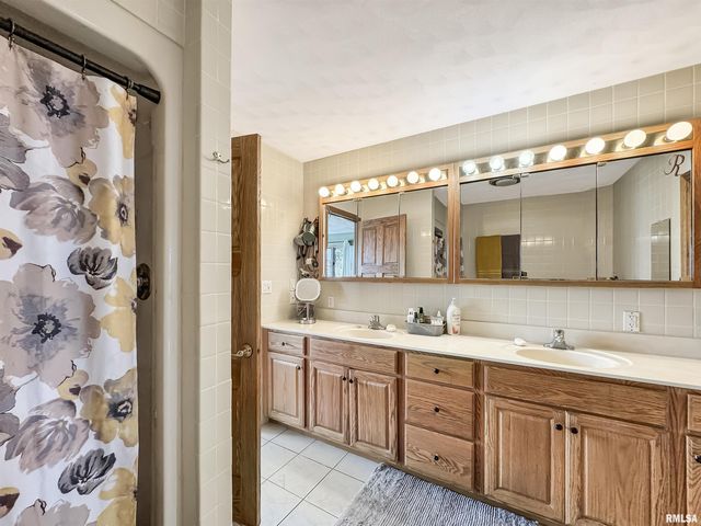 4218 N GALENA Road, Peoria, IL 61614