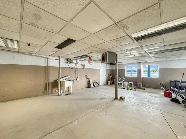 4218 N GALENA Road, Peoria, IL 61614