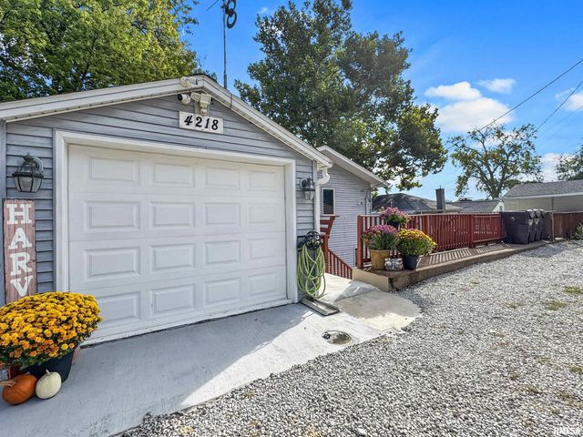 4218 N GALENA Road, Peoria, IL 61614