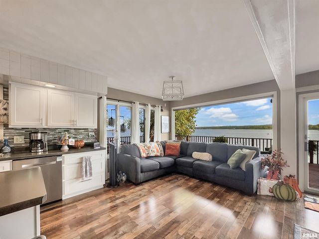 4218 N GALENA Road, Peoria, IL 61614