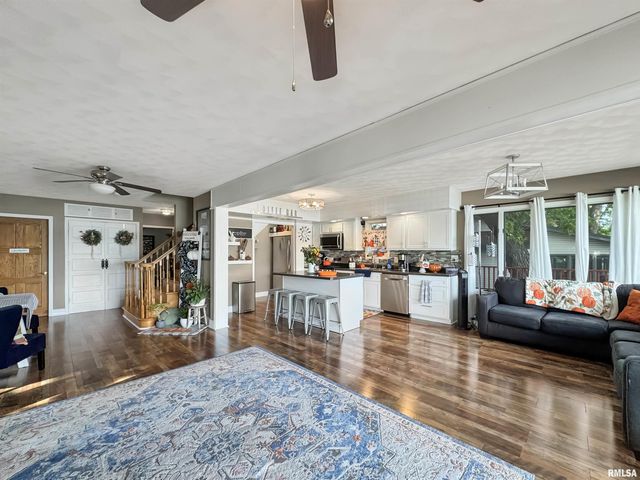 4218 N GALENA Road, Peoria, IL 61614