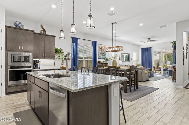 5111 E VILLAGE Drive, Scottsdale, AZ 85254