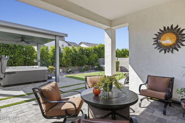 5111 E VILLAGE Drive, Scottsdale, AZ 85254