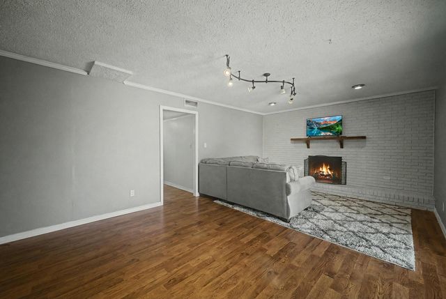 225 E Lakeside Dr., Hattiesburg, MS 39402