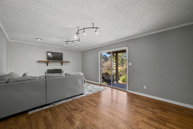 225 E Lakeside Dr., Hattiesburg, MS 39402