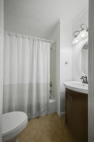 225 E Lakeside Dr., Hattiesburg, MS 39402