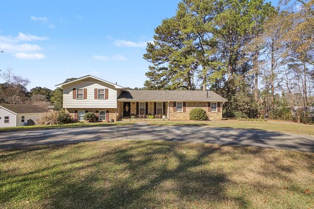 225 E Lakeside Dr., Hattiesburg, MS 39402