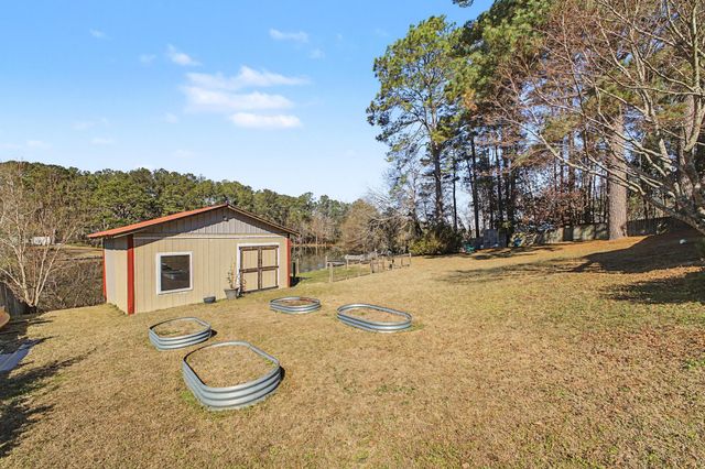 225 E Lakeside Dr., Hattiesburg, MS 39402