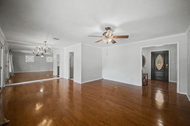 225 E Lakeside Dr., Hattiesburg, MS 39402