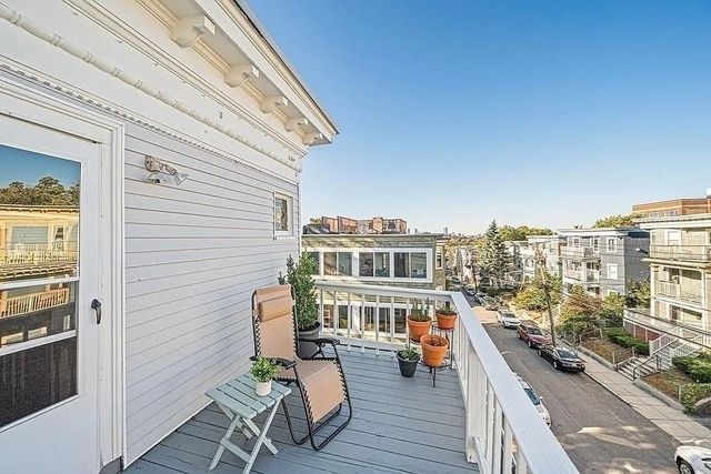 89 Train Street 3, Boston, MA 02122