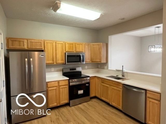 6212 Bishops Pond Lane, Indianapolis, IN 46268