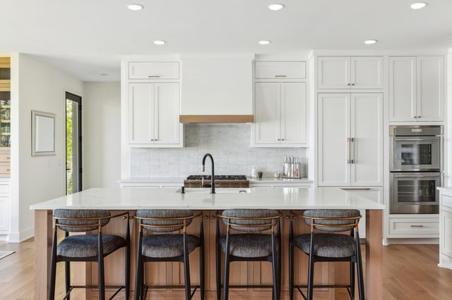 138 2nd Street, Excelsior, MN 55331