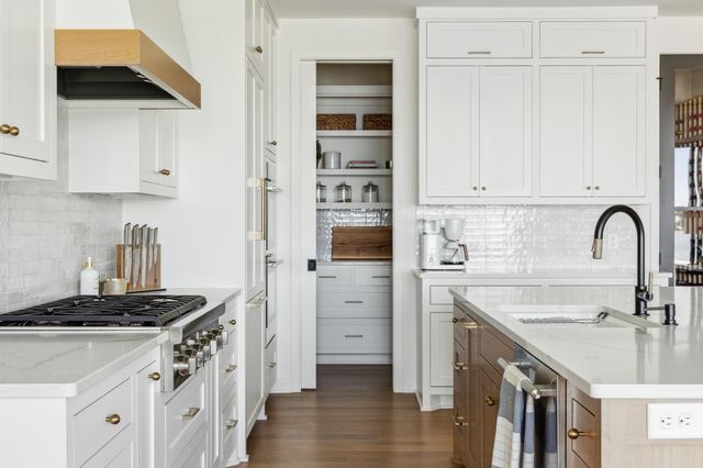 138 2nd Street, Excelsior, MN 55331