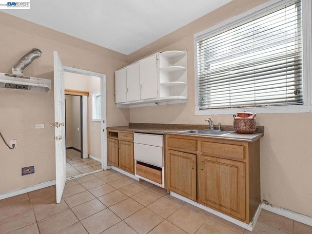 2226 13th Ave, Oakland, CA 94606