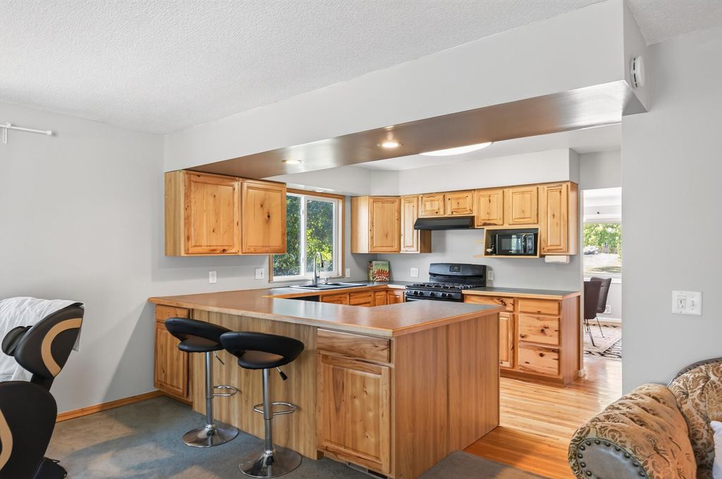 8945 Colfax Avenue S, Bloomington, MN 55420 — photo 2