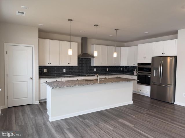 430 SILVER BIRCH DR, Ranson, WV 25438