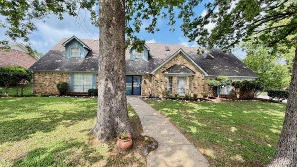 2013 E Warwick Circle, Longview, TX 75601