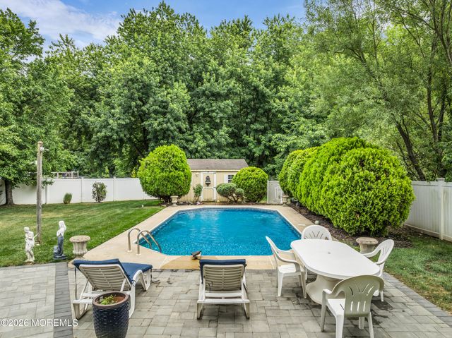 6 Tall Oaks Drive, Hazlet, NJ 07730