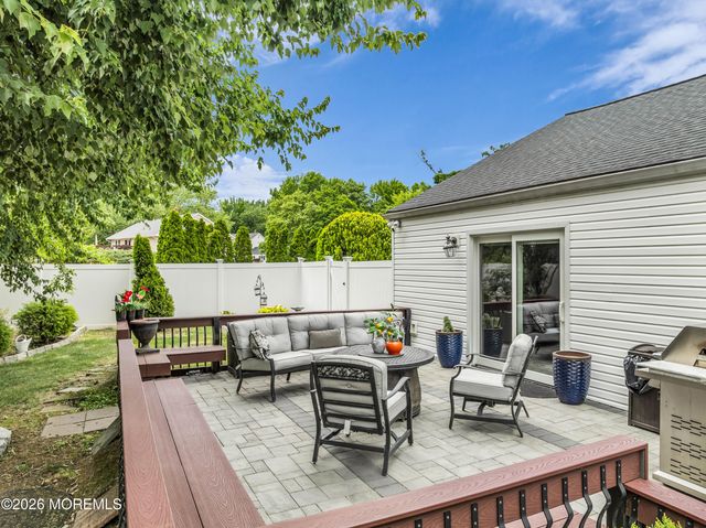 6 Tall Oaks Drive, Hazlet, NJ 07730