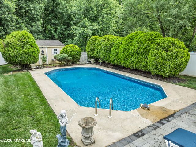 6 Tall Oaks Drive, Hazlet, NJ 07730