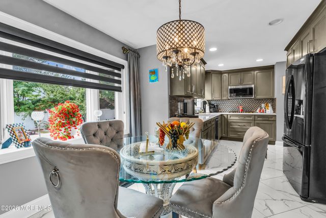 6 Tall Oaks Drive, Hazlet, NJ 07730