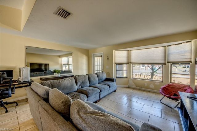 1142 SE 19th TER, Cape Coral, FL 33990