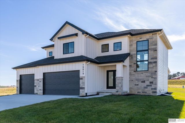 16619 Abigail Street, Bennington, NE 68007